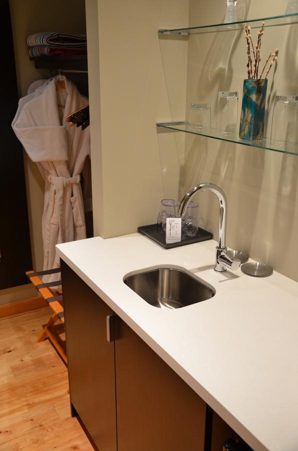 Shades Of Jade Inn & Spa Roberts Creek 객실 사진