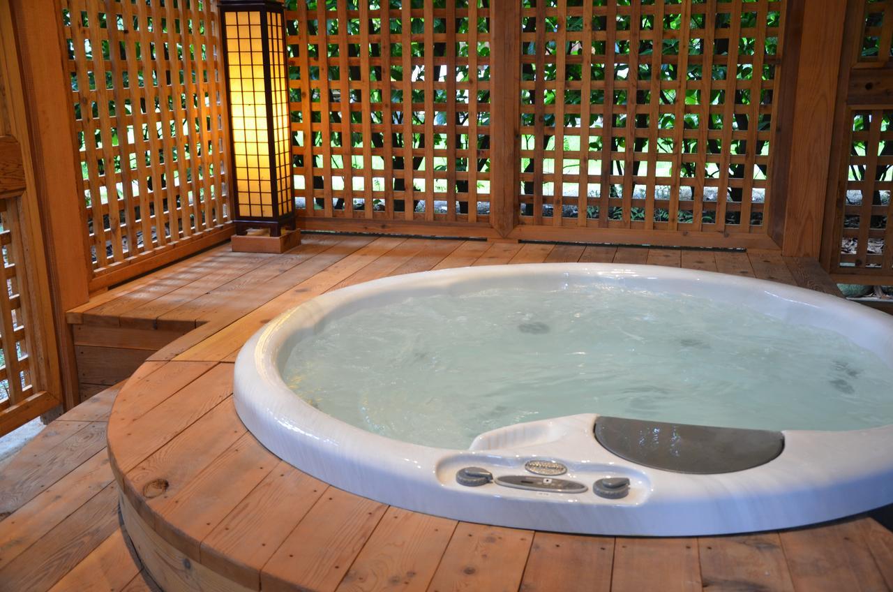 Shades Of Jade Inn & Spa Roberts Creek 외부 사진